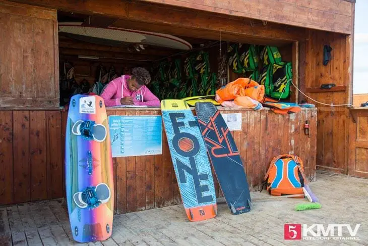 Mitu & Djo Kitesurf School - Kitereisen und Kitesurfen Sal Kapverden