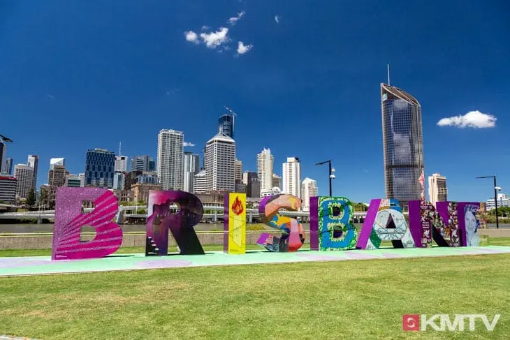 Brisbane Schrift - Brisbane Kitereisen & Kitesurfen