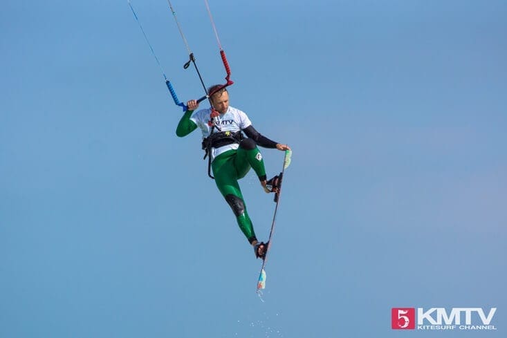 Nose Grab beim Kiten - Kitesurfen lernen