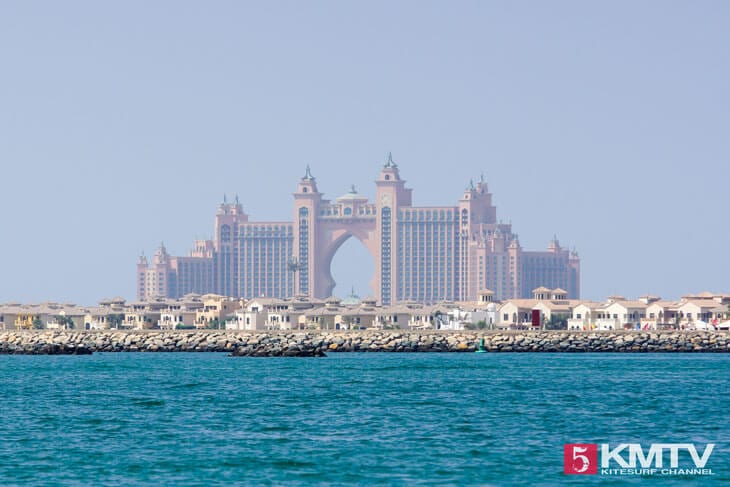 Kitereisen Dubai – Kitesurfen in der Stadt der Superlative